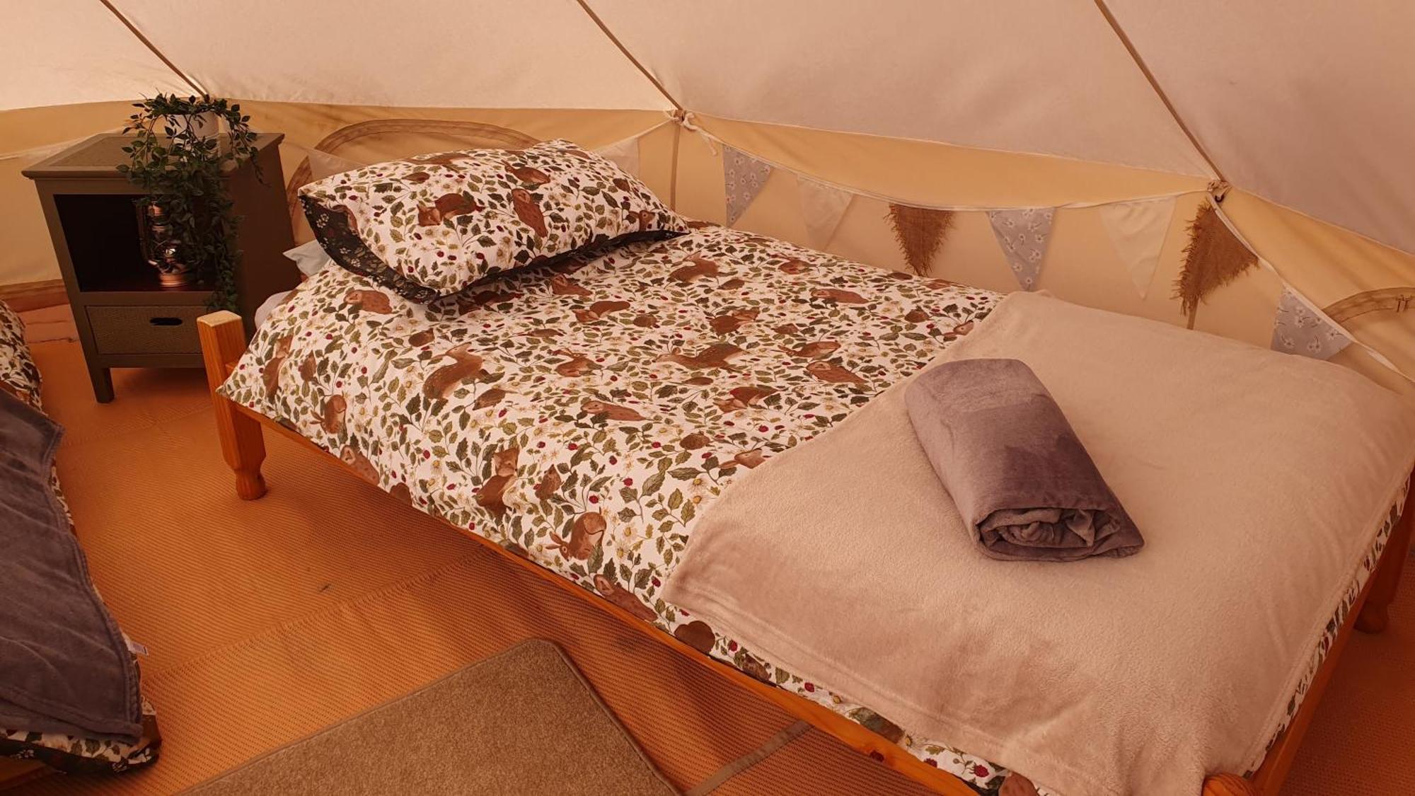 Calon Y Goedwig Glamping Hotel Ландоувъри Екстериор снимка