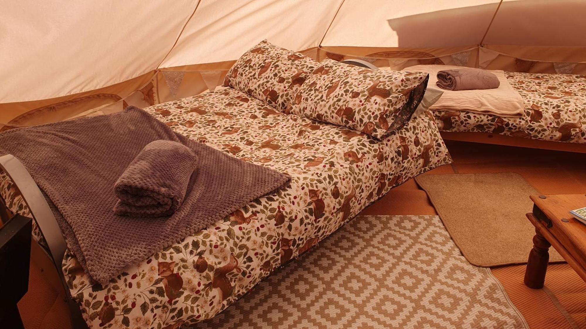 Calon Y Goedwig Glamping Hotel Ландоувъри Екстериор снимка