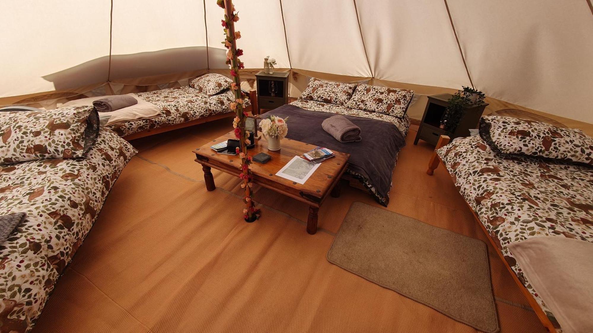Calon Y Goedwig Glamping Hotel Ландоувъри Екстериор снимка