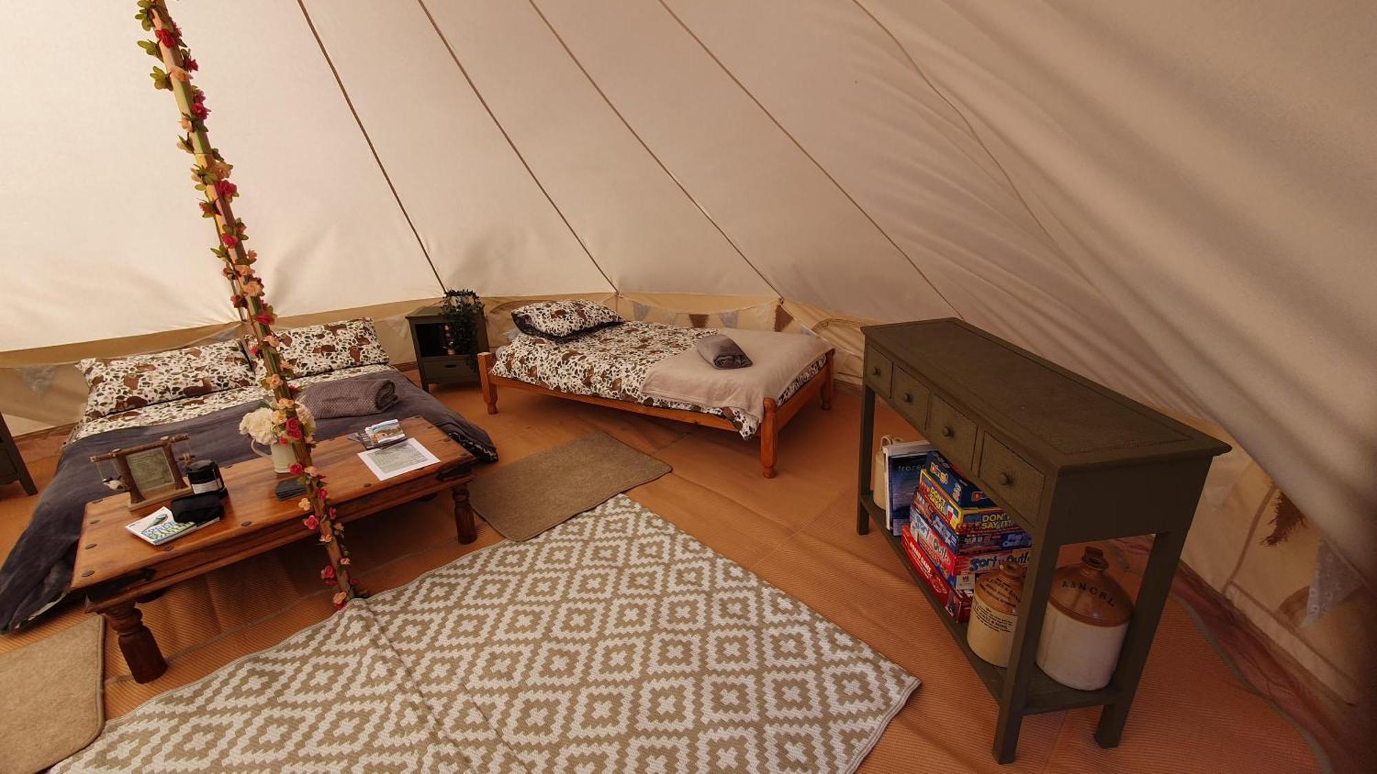 Calon Y Goedwig Glamping Hotel Ландоувъри Екстериор снимка
