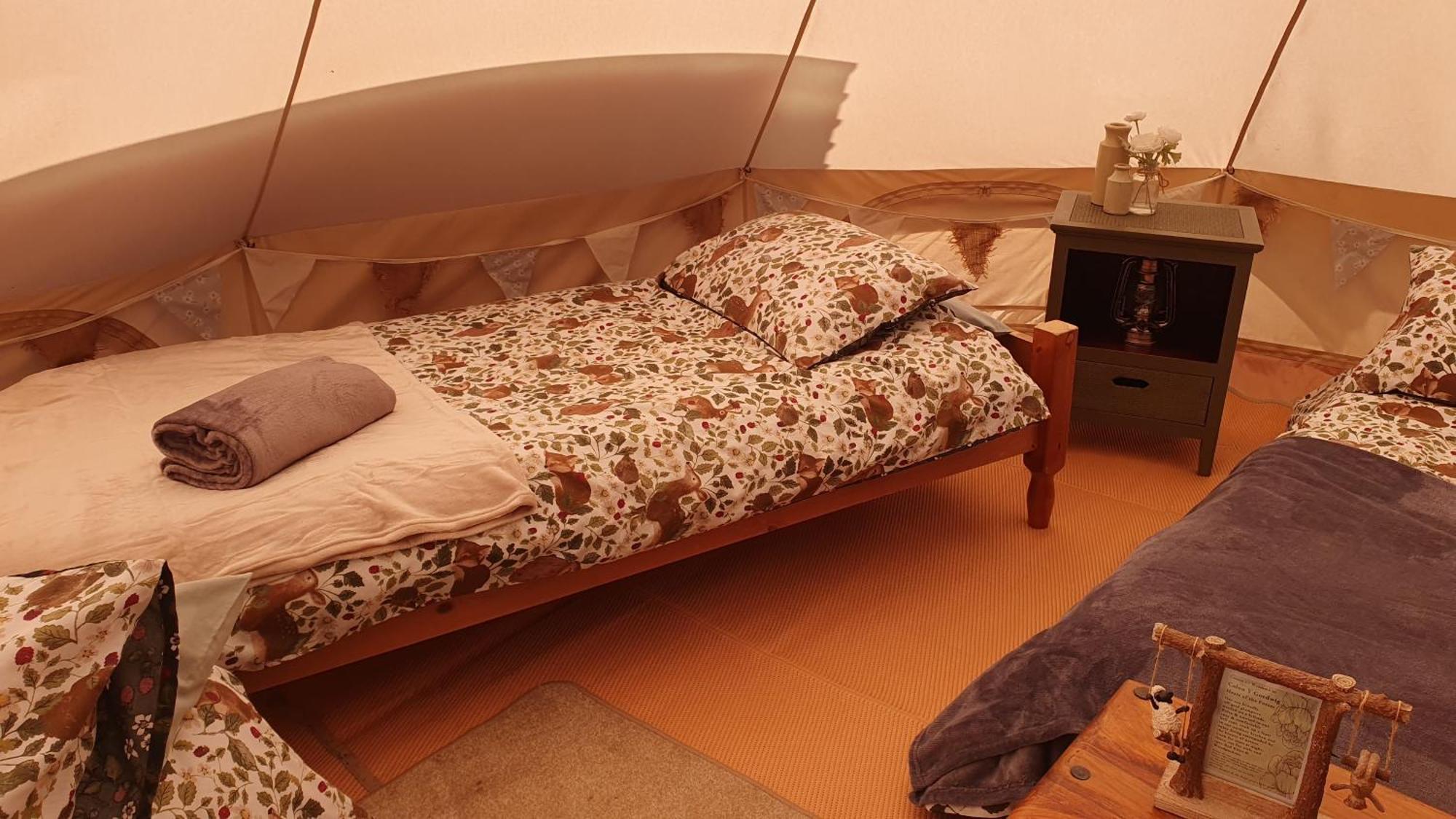 Calon Y Goedwig Glamping Hotel Ландоувъри Екстериор снимка