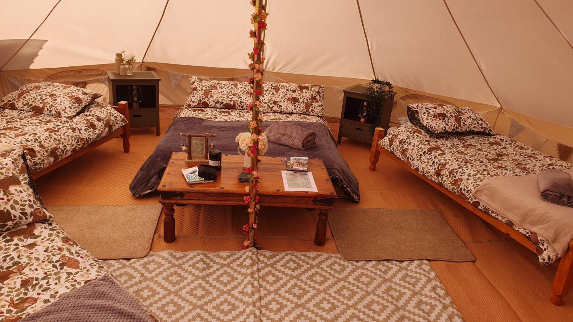 Calon Y Goedwig Glamping Hotel Ландоувъри Екстериор снимка